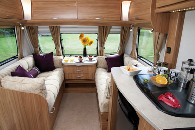 Lunar Clubman living area