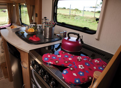 Lunar Clubman Kitchen