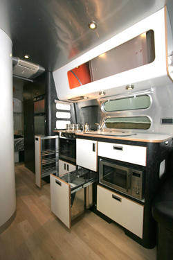 Caravan Kitchen Winner - Airstream 684