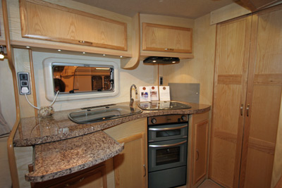 Caravan Kitchen Winner - Vanmaster 640 TBEW