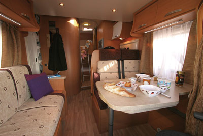 Chausson Flash 22 lounge diner