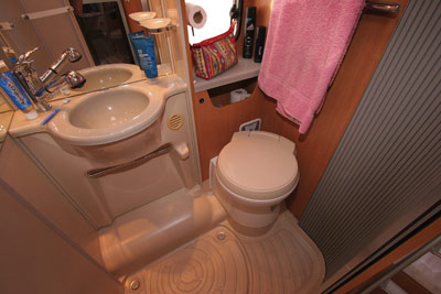 Chausson Flash 22 washroom