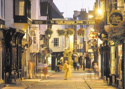 Evening shoppers on Stonegate, York