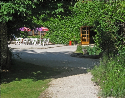 Small terrace outside the bar