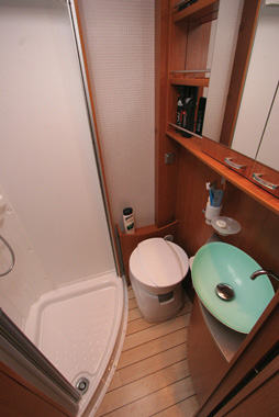 Pilote Reference P680 LGR Washroom