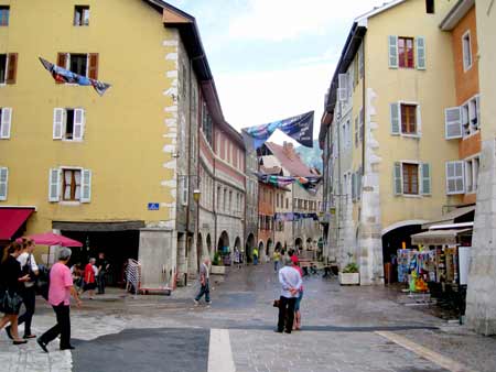 Annecy covered street walkways