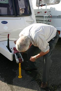 checking the caravan noseweight