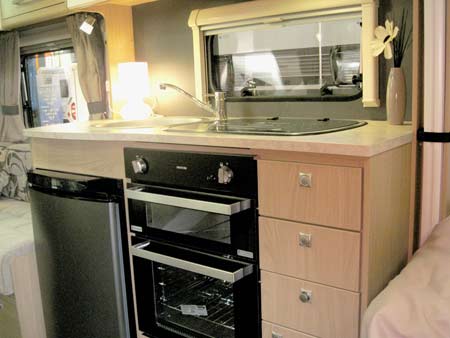 Elddis Avante 574 kitchen