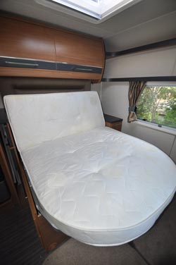 auto trail island bed