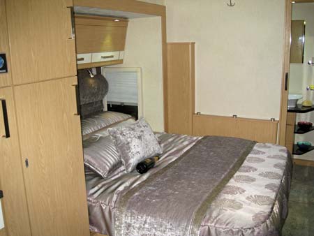 Double bed in wind-out