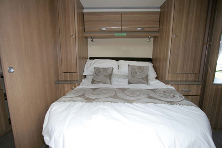 Sterling Eccles Sport 584 Caravan Island Bed