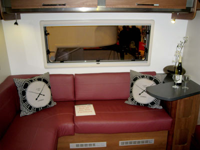 Fifth-Wheel-Inos-single-axle-comfortable-seating-in-the-lounge