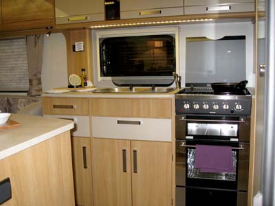 Coachman-VIP-kitchen