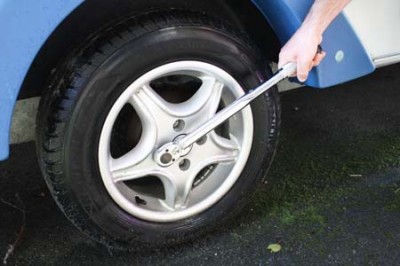 Wheel and tyre checks