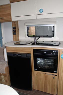 Elddis Xplore 402 Caravan - Kitchen