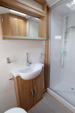 Lunar Quasar 564 Caravan Shower room