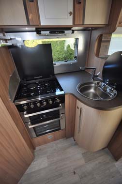 Pilote Reference G690LR Motorhome - Kitchen