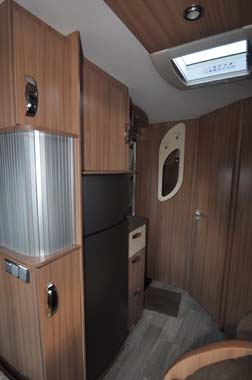 Pilote Reference G690LR Motorhome - kitchen fridge