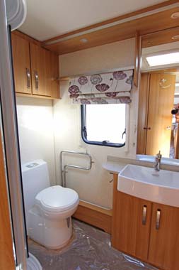 Coachman Laser 620 Shower room V1