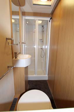 Elddis Compass Rallye 554 Shower room