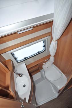 Eriba Touring 540GT - washroom