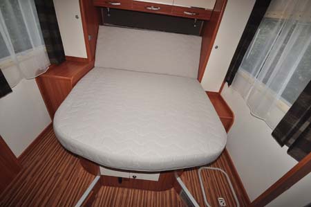 Adria Sonic Plus I 700 SC motorhome bed