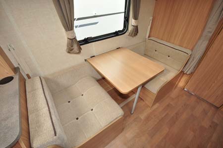 Coachman Vision Xtra 520 dinette