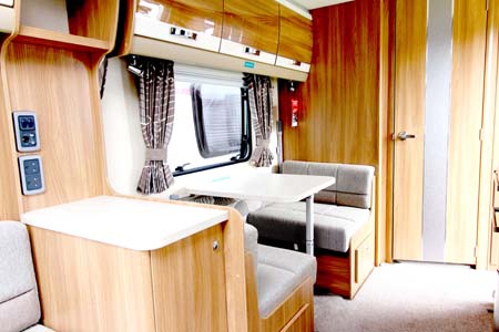 Swift Conqueror 530 caravan Dinette