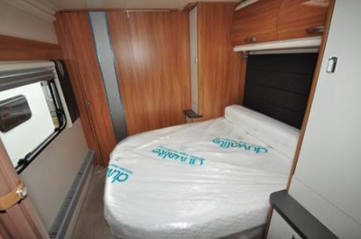 Swift Elegance 580 caravan bedroom