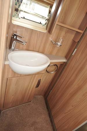 Swift Challenger Sport 514 washroom