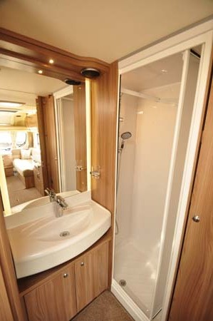 Swift Conqueror 480 Shower