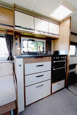 Coachman VIP 575 Kitchen 1