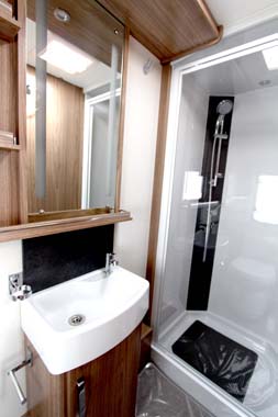 Coachman VIP 575 Shower Room