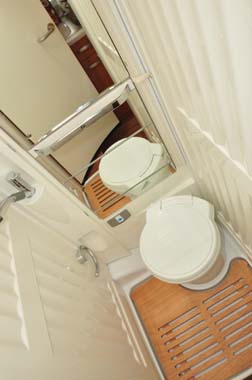 Hymer Exsisi 414 washroom