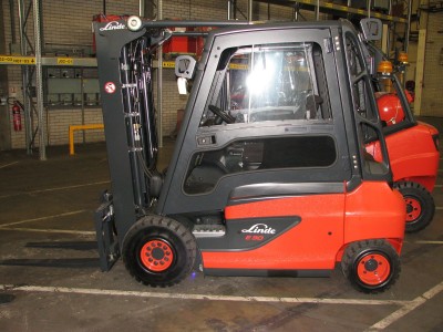 Battery powered fork lift truck