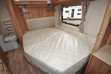 Lunar Clubman SE Double Bed