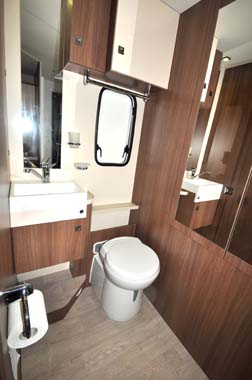 Chausson Flash 610 Washroom