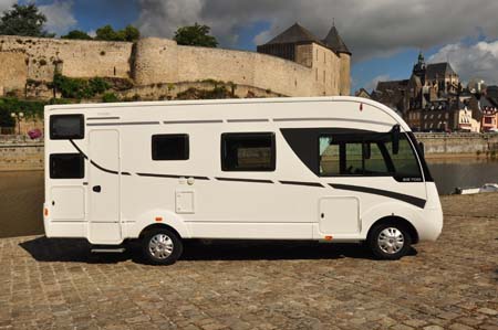 Itineo SB700 motorhome exterior 2