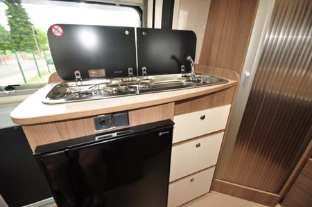 Rapido Dreamer D42 kitchen