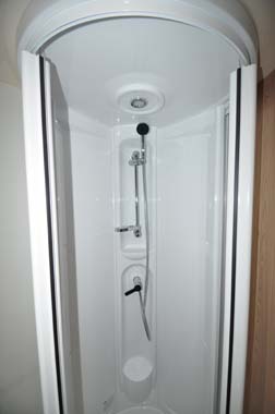 Elddis Xplore 586 shower