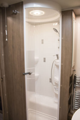 Lunar Alaria RI Caravan shower