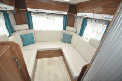 Pilote Galaxy 650U Sensation Motorhome lounge