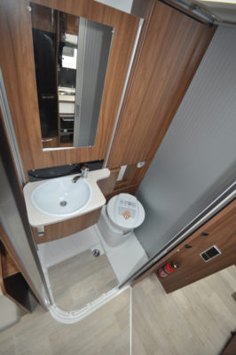 Pilote Galaxy 650U Sensation Motorhome washroom