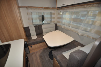 Caravelair Antares 420 Dinette