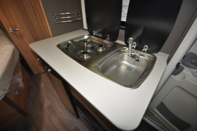 Caravelair Antares 420 kitchen