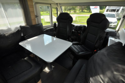 Adria Sonic Supreme 710SBC dining