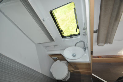 Adria Sonic Supreme 710SBC shower room