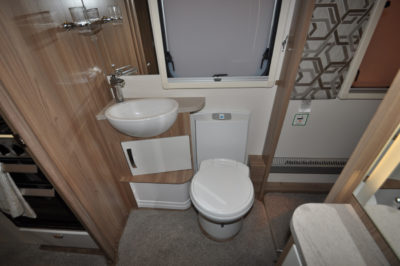 Swift Elegance 650 washroom