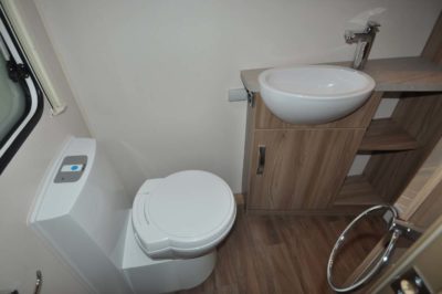 Sprite Quattro EW WC and washbasin