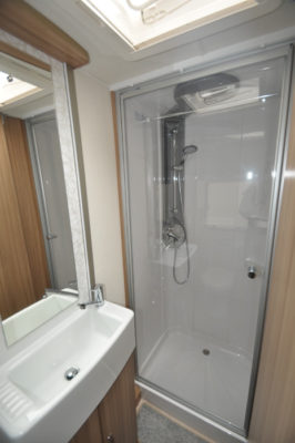 Lunar Lexon 660 Shower